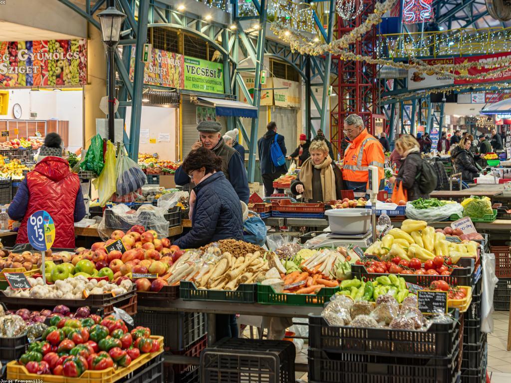 ទីកន្លែងលក់ផ្លែឈើស្លត: មើលទៅគ្រប់គ្នា