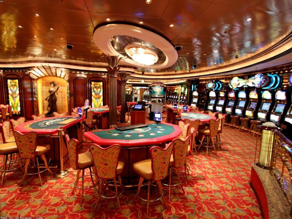 ទីកន្លែងលក់ផ្លែឈើស្លត និងប្រភេទកាស៊ីណូស្លូតច្រើន